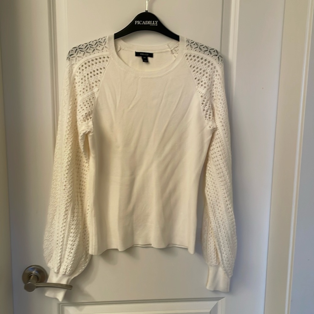 Off white knit top size M with bubble sleeves - worn once!